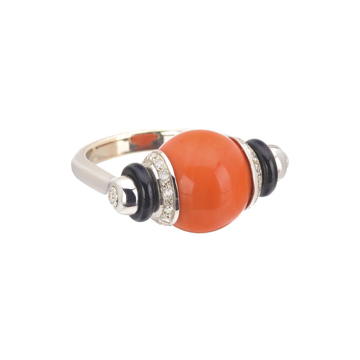 WHITE GOLD RING K18 WITH CORAL