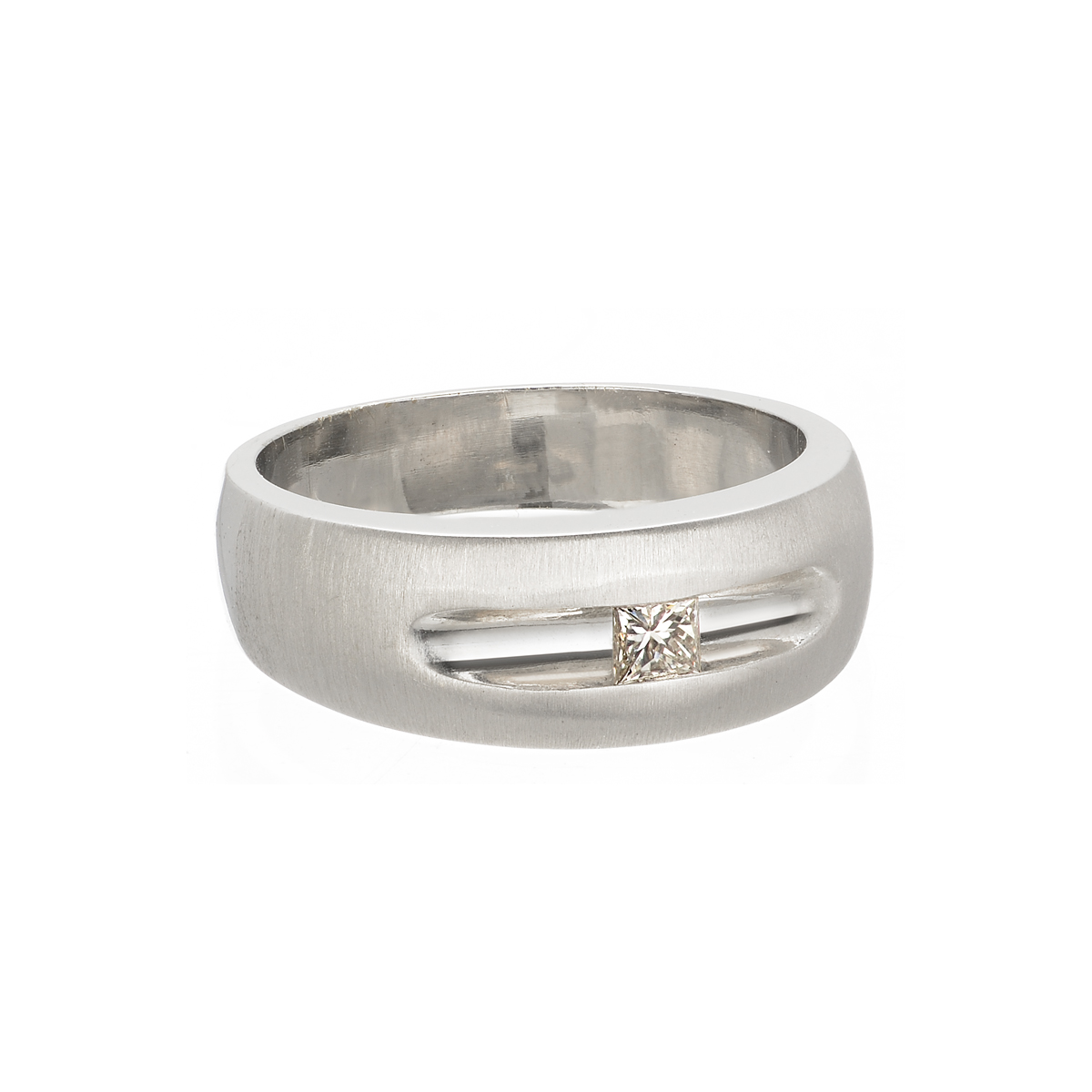 K18 WHITE GOLD SOLITAIRE RING WITH PRINCESS CUT DIAMOND
