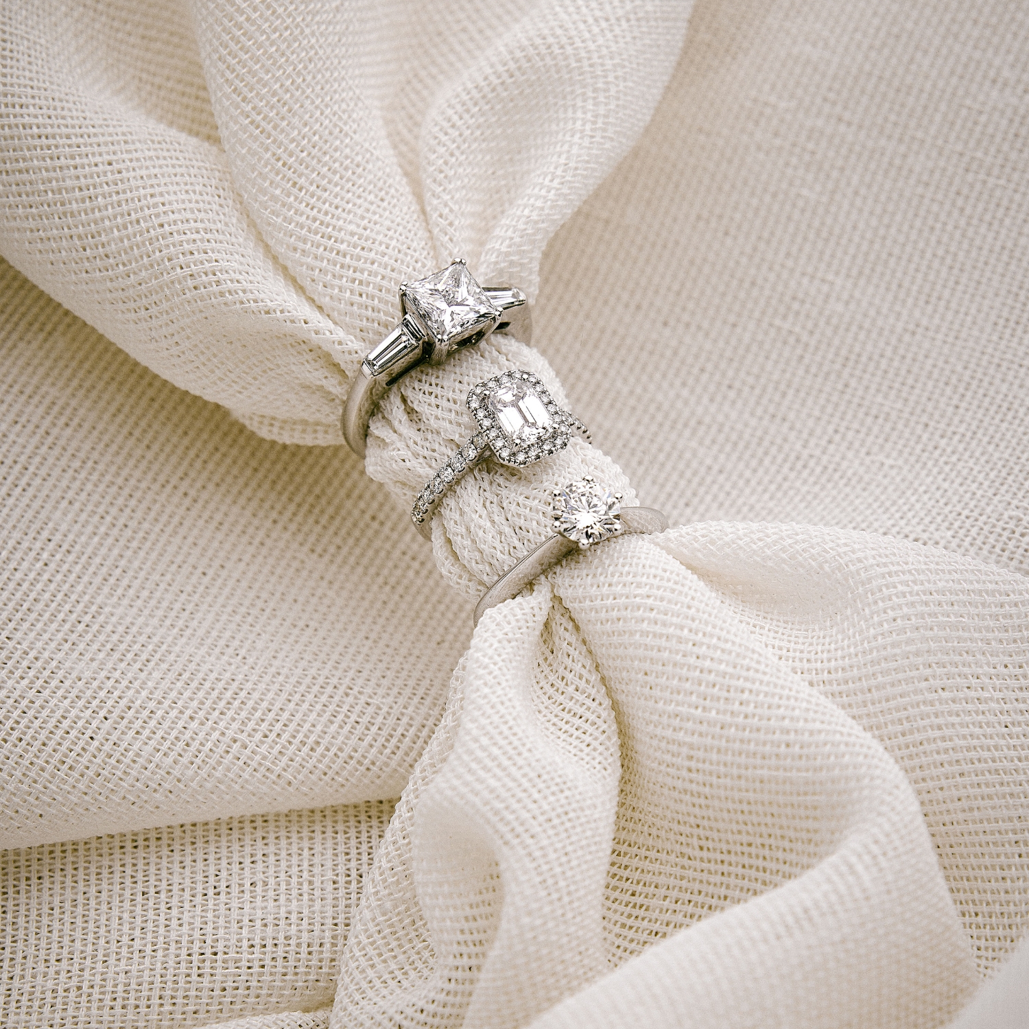 DIAMOND RING 18K WHITE GOLD