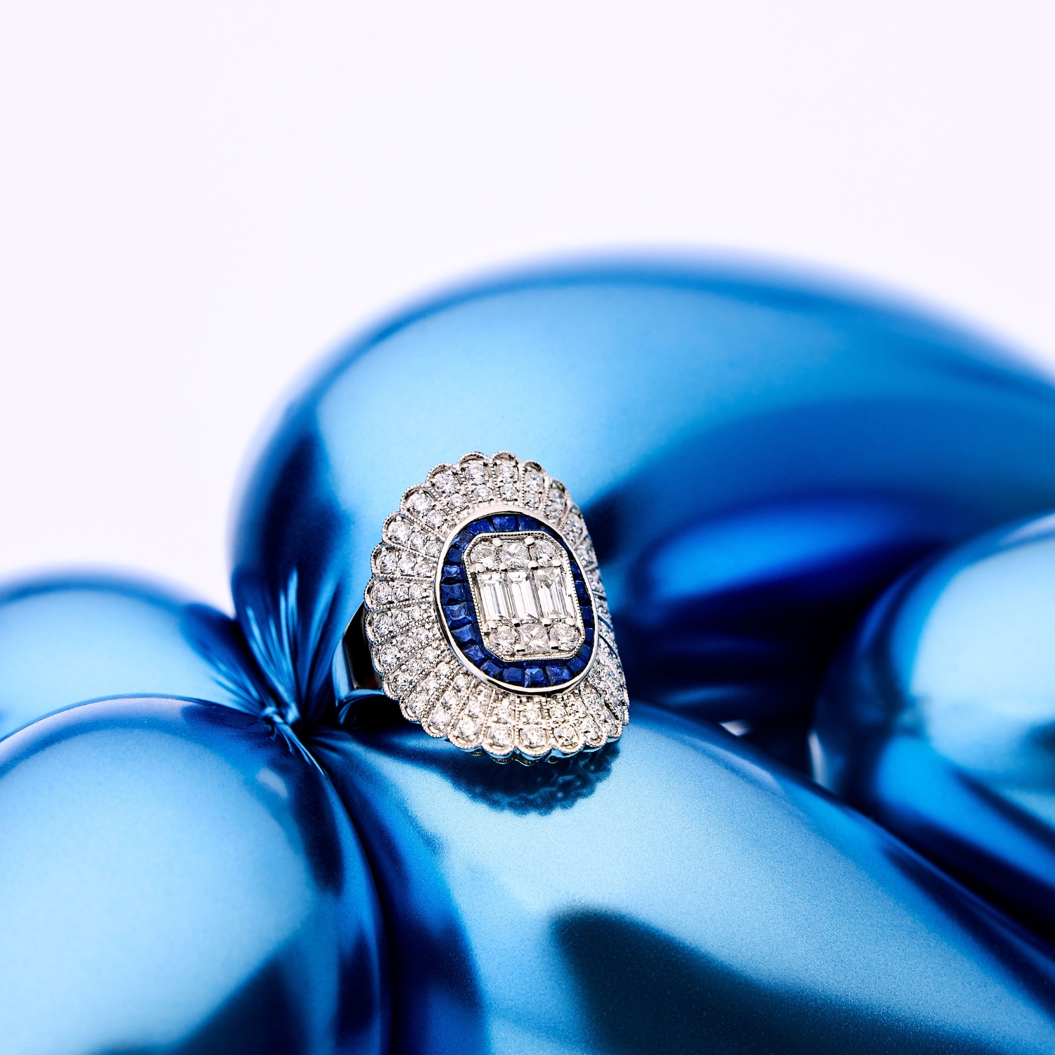 DIAMOND RING WITH SAPPHIRES 18K WHITE GOLD