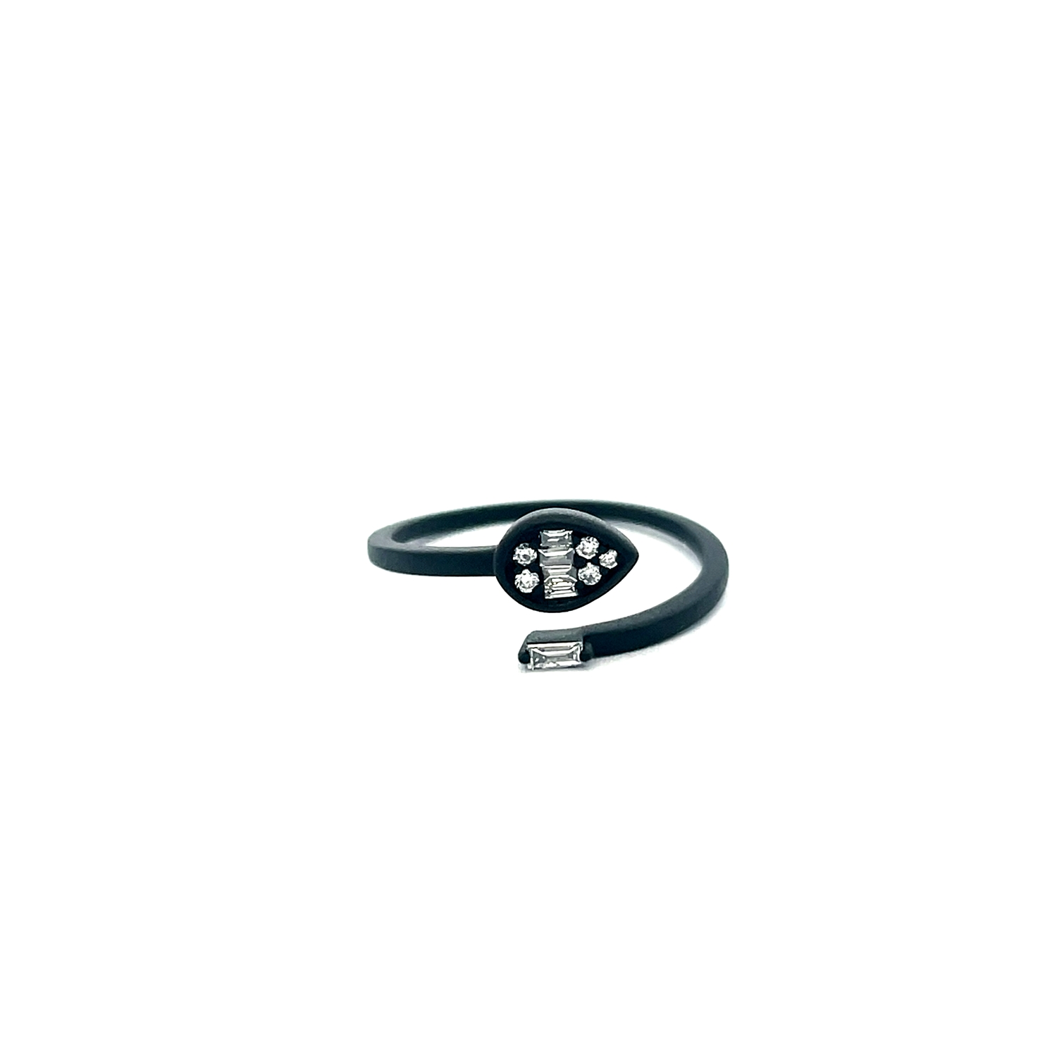 18K BLACK MATTE GOLD RING WITH ROUND & BAGUETTE CUT DIAMONDS