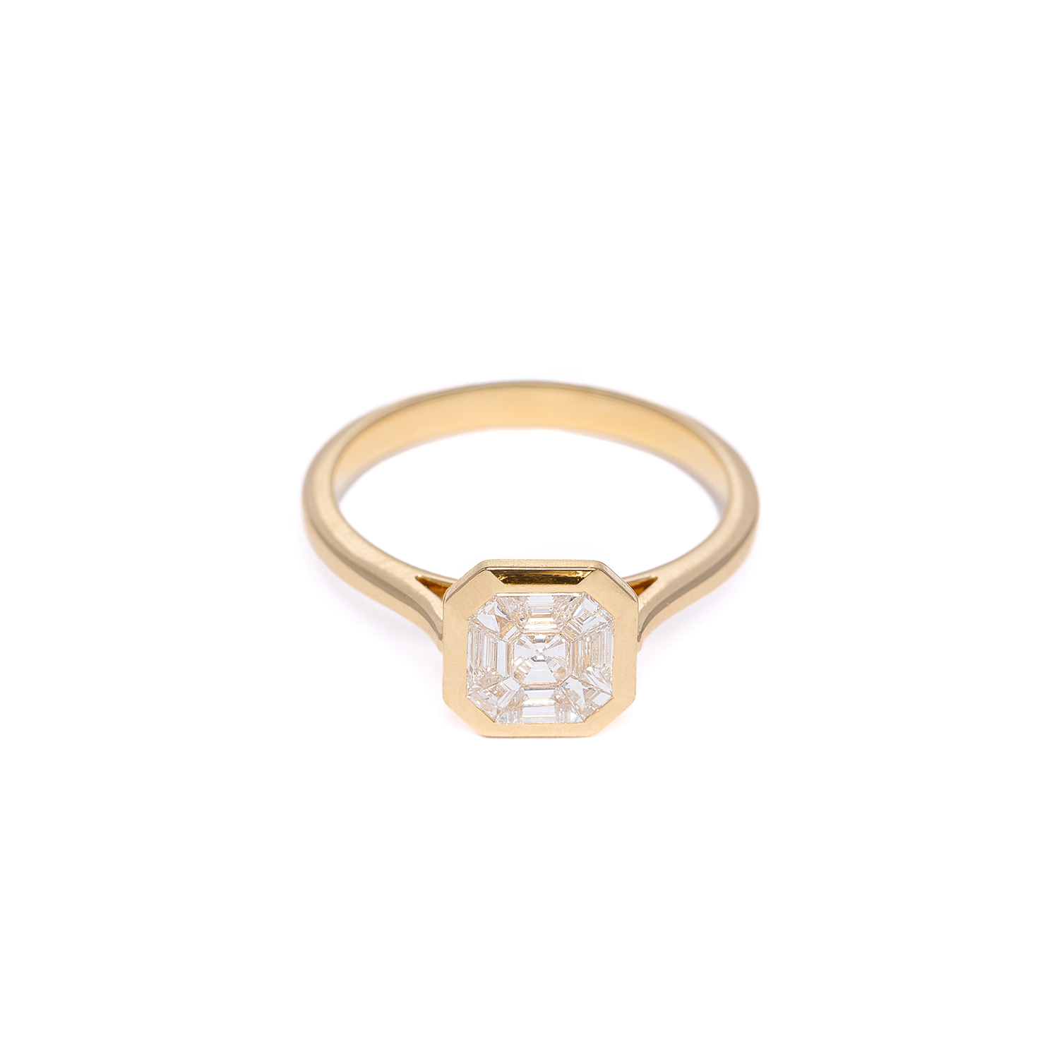 18K GOLD RING WITH STEP CUT DIAMONDS