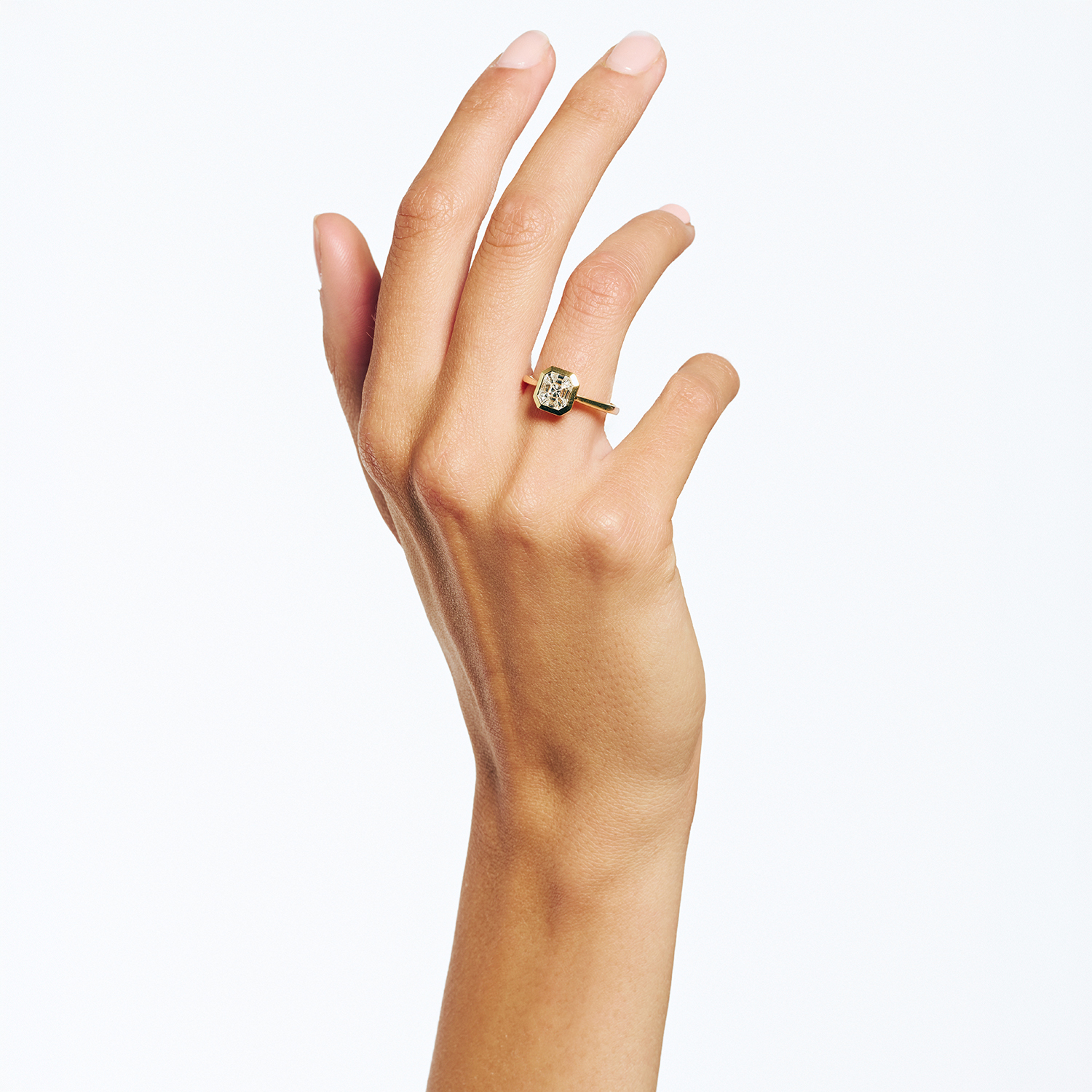 18K GOLD RING WITH STEP CUT DIAMONDS