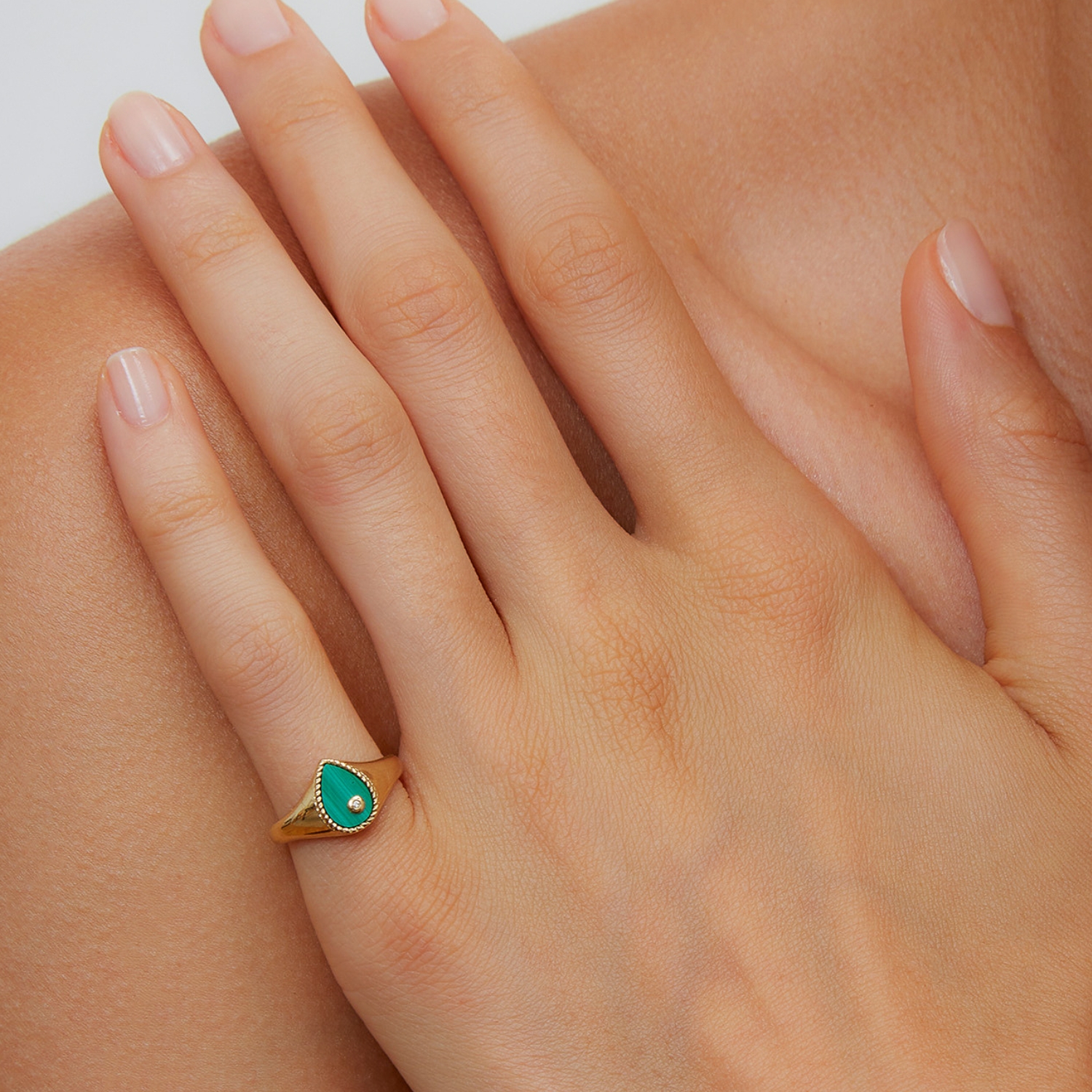 YVONNE LEON CHEVALIER RING IN K9 GOLD WITH MALACHITE AND DIAMOND