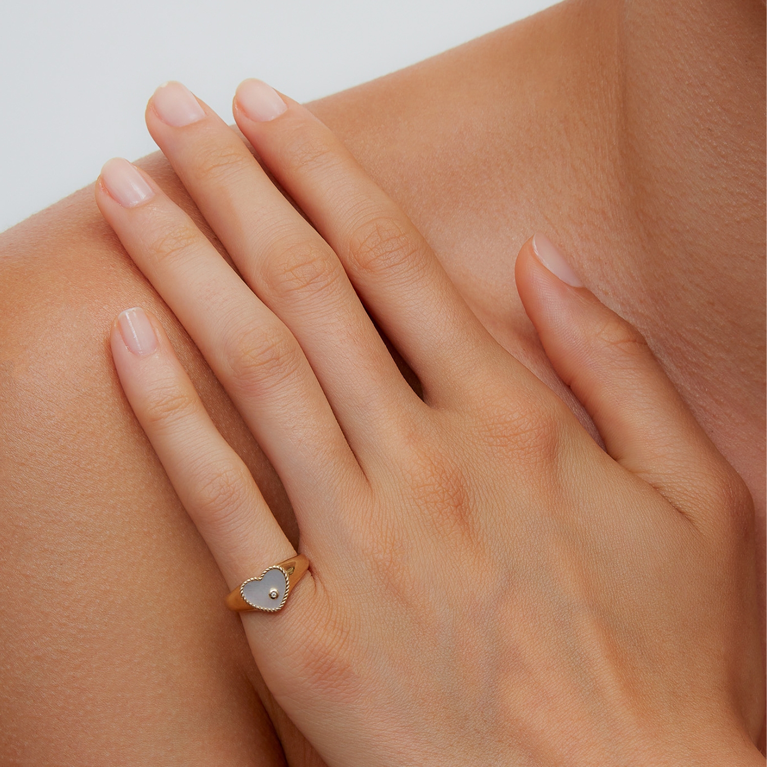 YVONNE LEON GOLD RING CHEVΑLIER MOTHER OF PEARL WITH DIAMOND