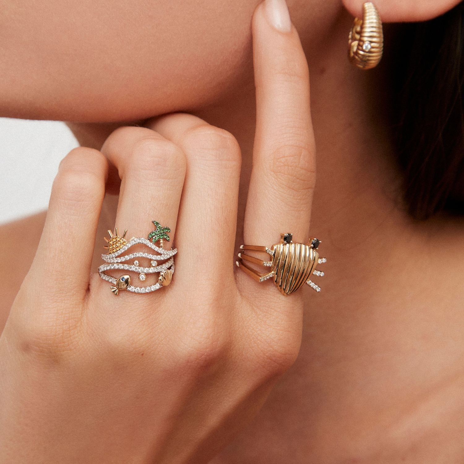 YVONNE LEON BAGUE SOUS L EAU OR JAUNE RING WITH DIAMONDS AND BLUE SAPPHIRE