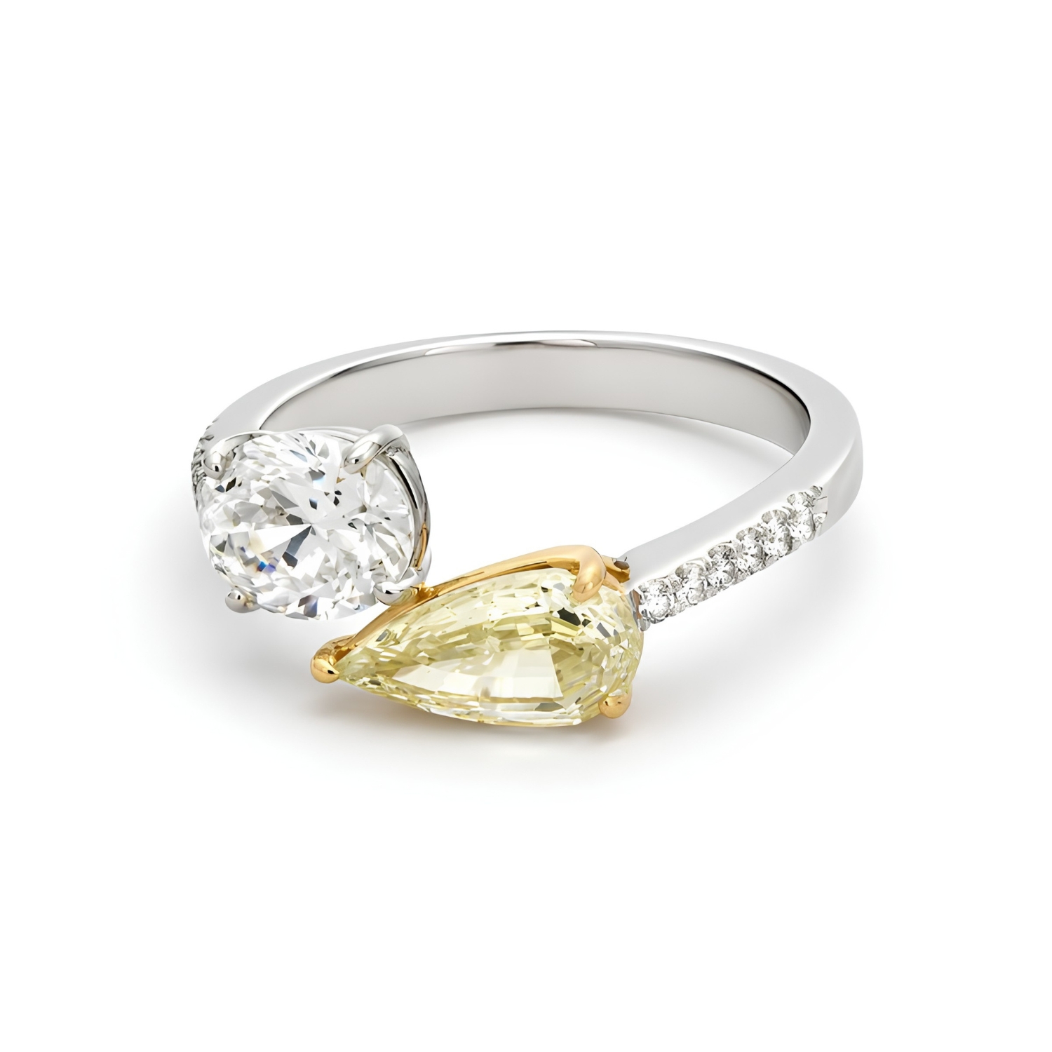 18K WHITE GOLD RING WITH FANCY , OVAL DIAMOND AND GIA CERTIFICATE