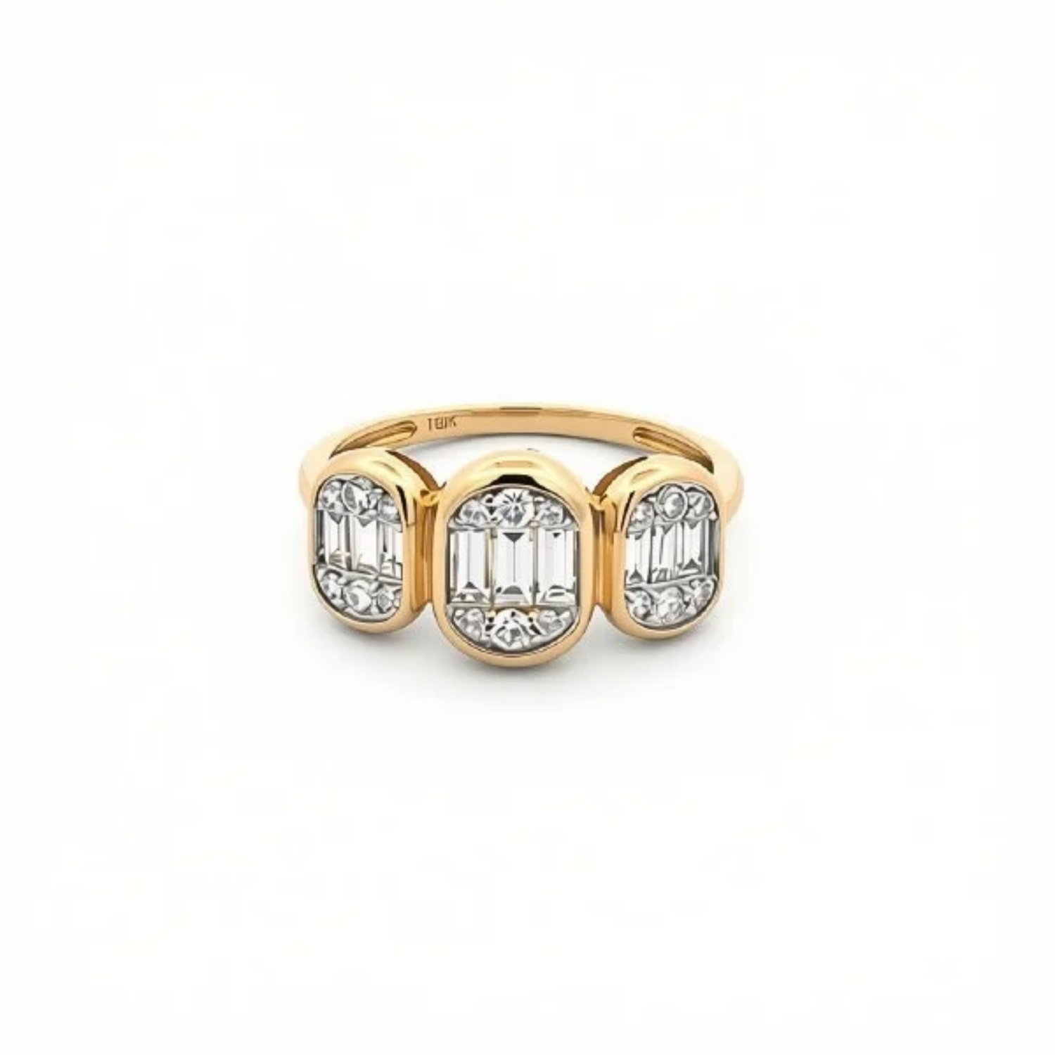 18K GOLD RING WITH BAGUETTE AND ROUND DIAMONDS
