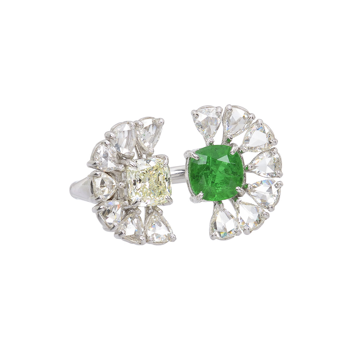 DIAMOND RING WITH EMERALD 18K WHITE GOLD