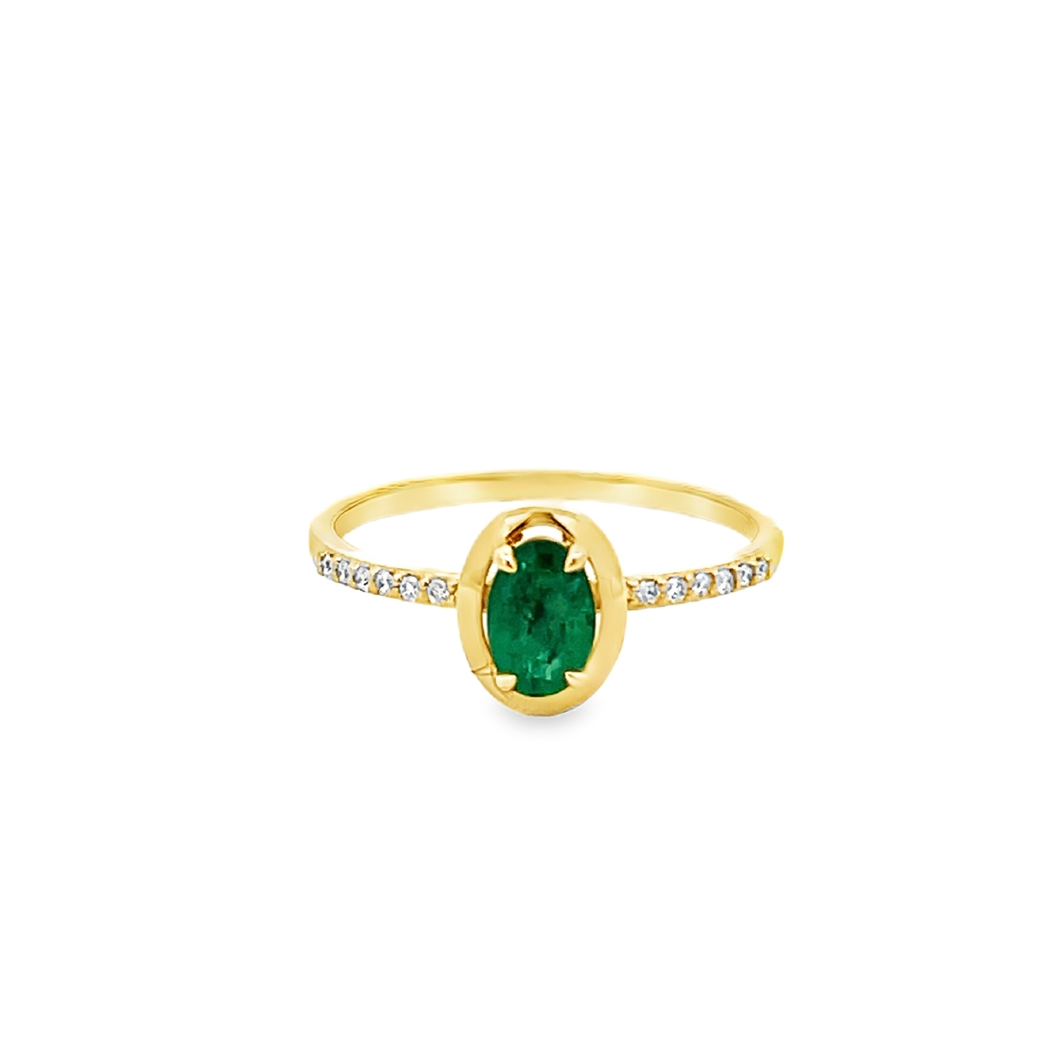 K18 GOLD RING WITH OVAL EMERALD AND DIAMONDS