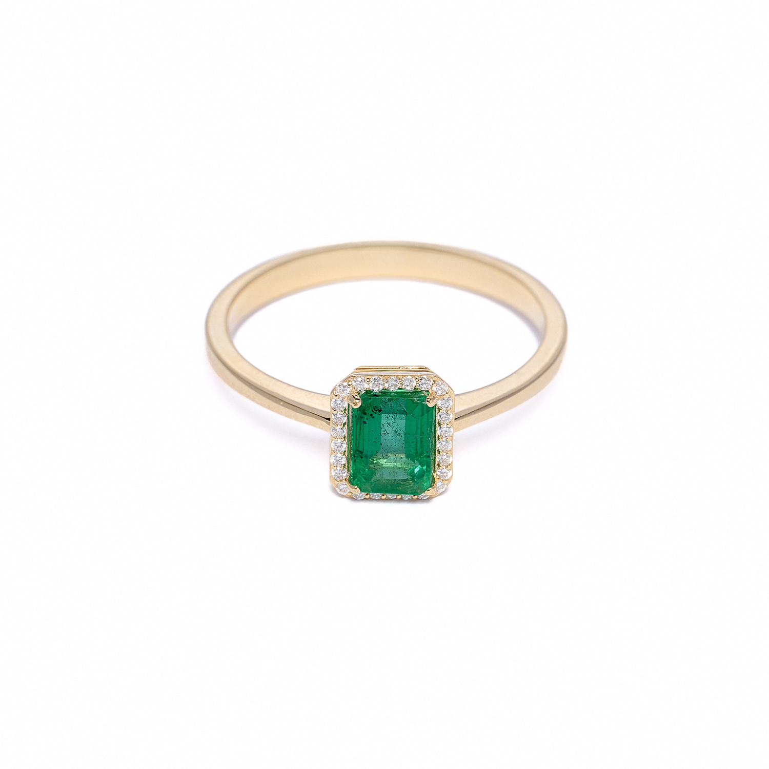 K18 GOLD RING WITH EMERALD CUT EMERALD AND DIAMONDS