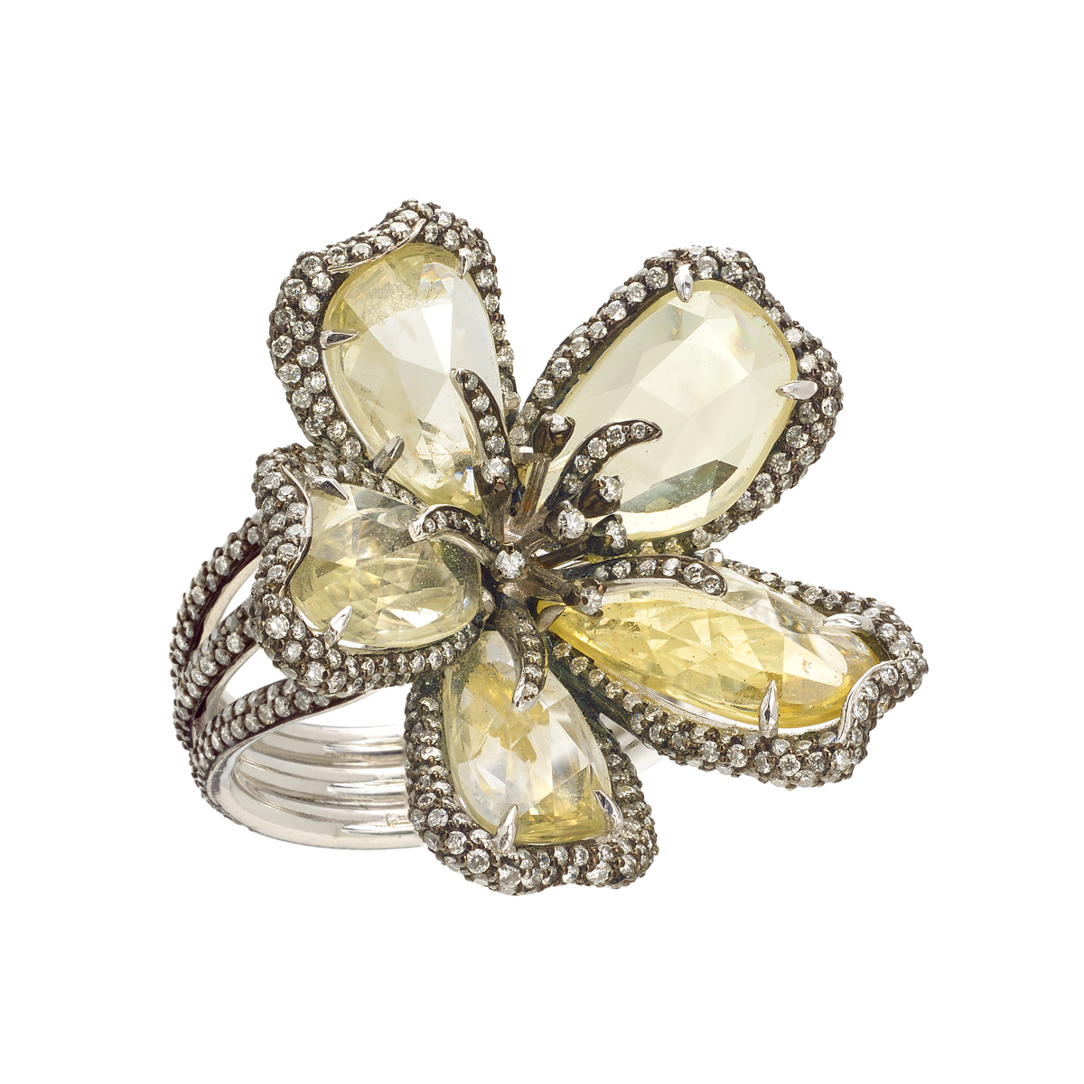 K18 GOLD DIAMOND RING WITH YELLOW SAPPHIRES