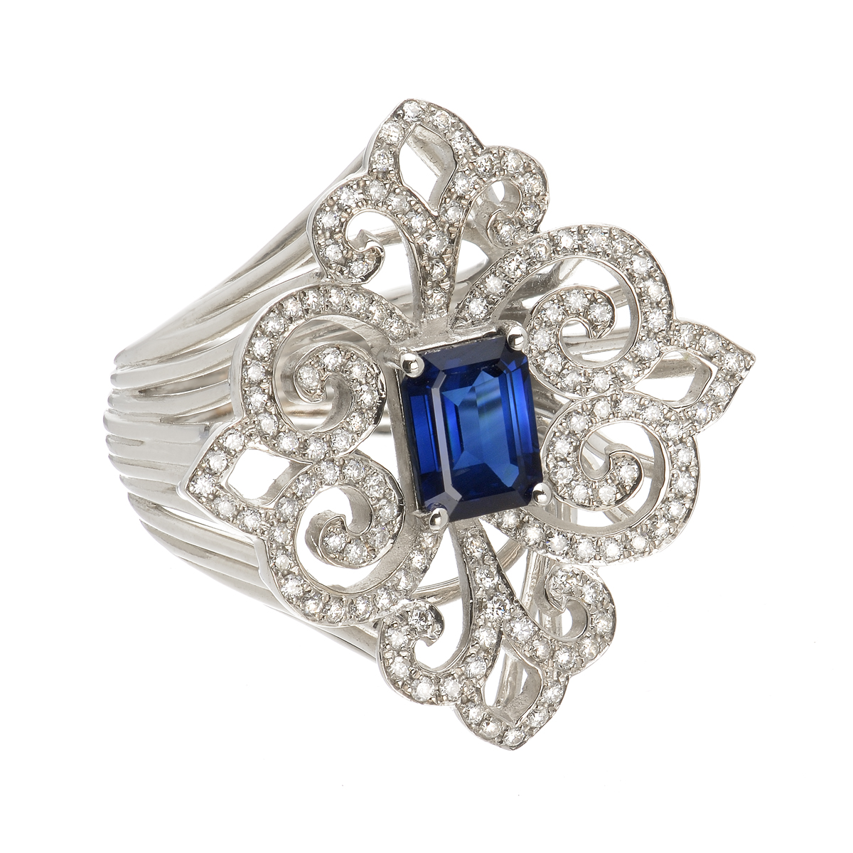 K18 WHITE GOLD DIAMOND RING WITH SAPPHIRE