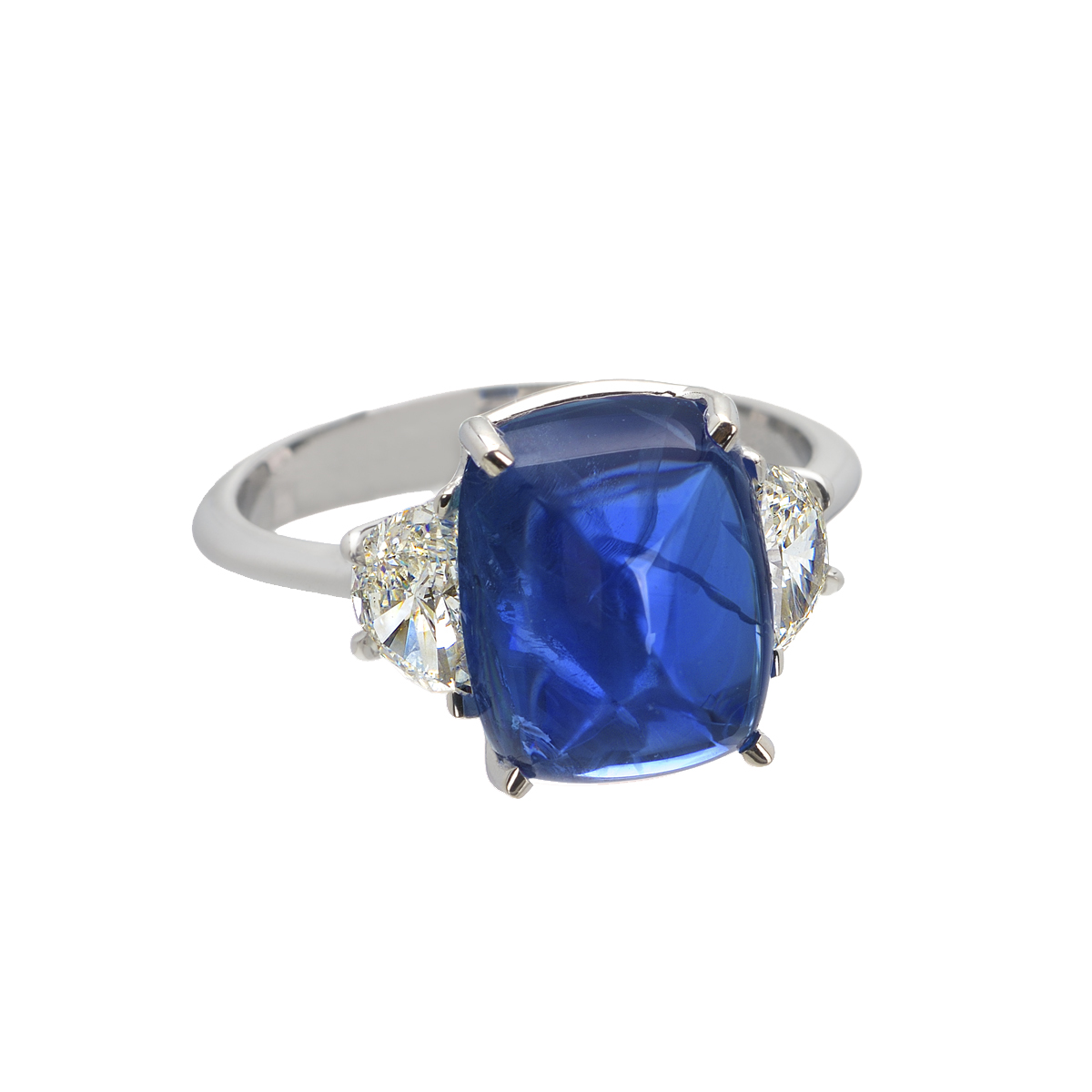 WHITE GOLD RING WITH SAPPHIRE AND DIAMONDS