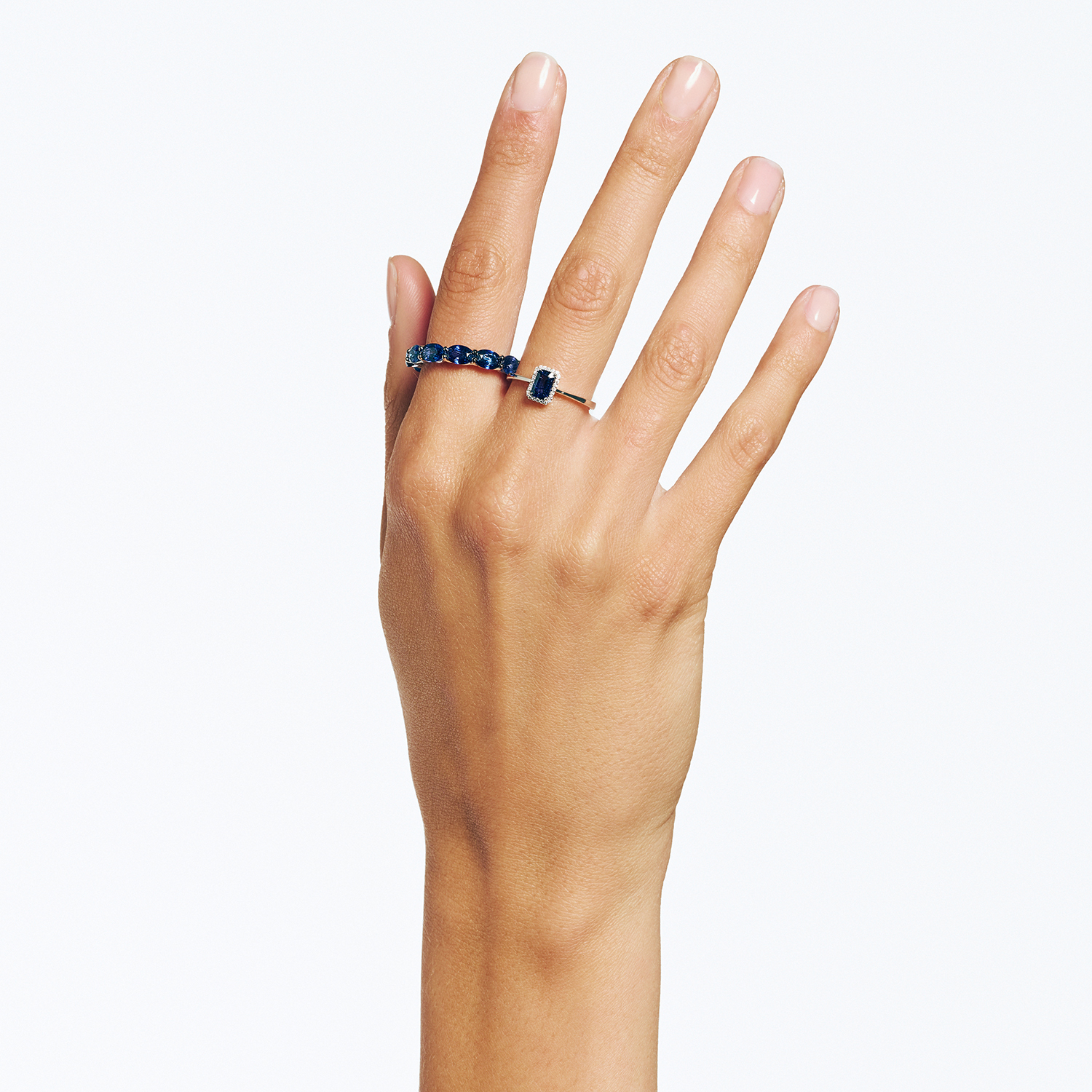 18K WHITE GOLD WITH DIAMONDS AND BLUE SAPPHIRE