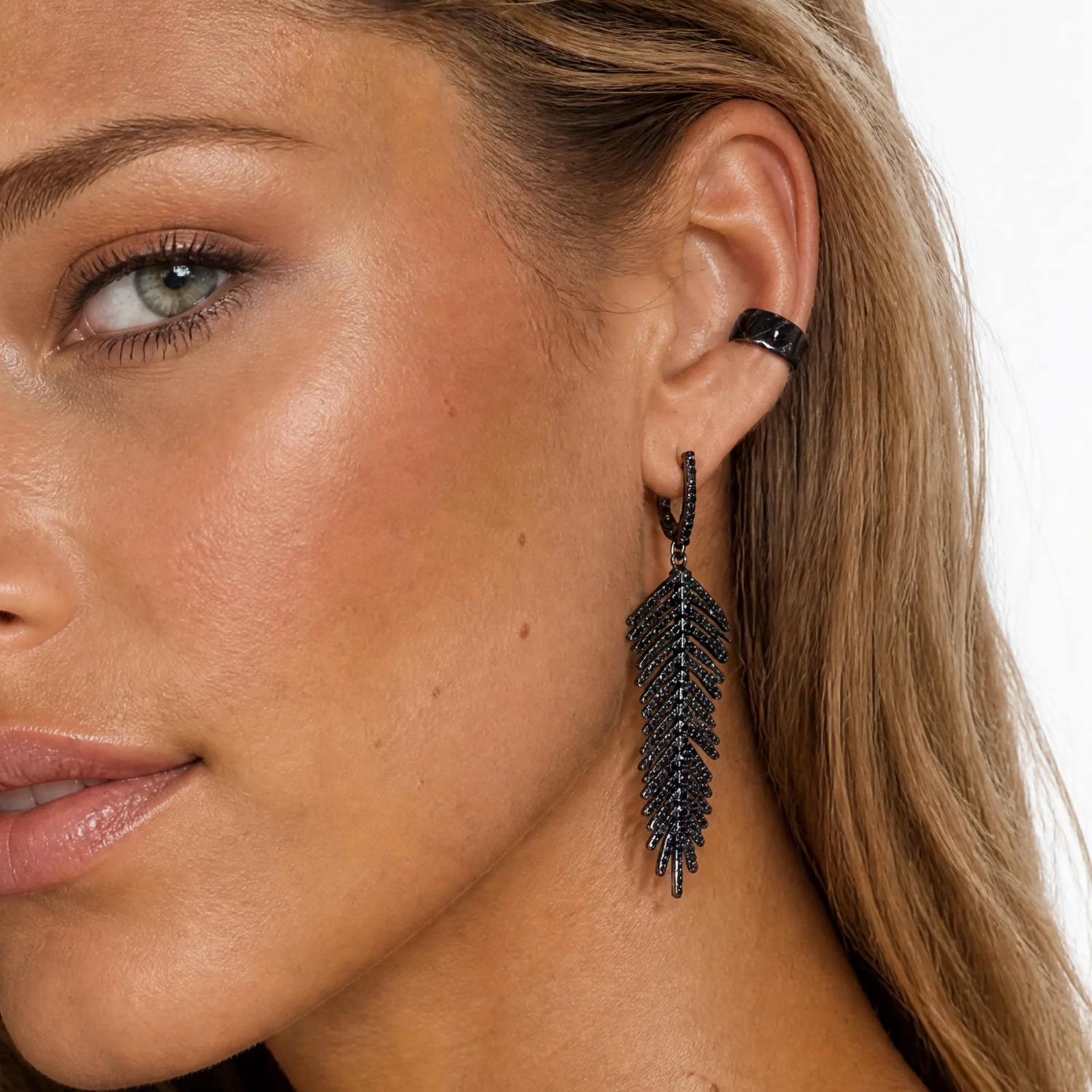 FREEDOM PETITE EARRINGS BLACK