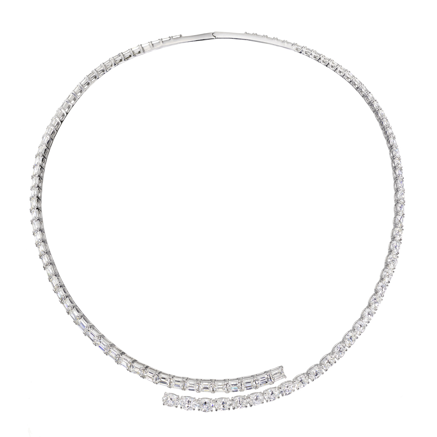 WHITE GOLD NECKLACE K18 WITH ROUND & BAGUETTE DIAMONDS