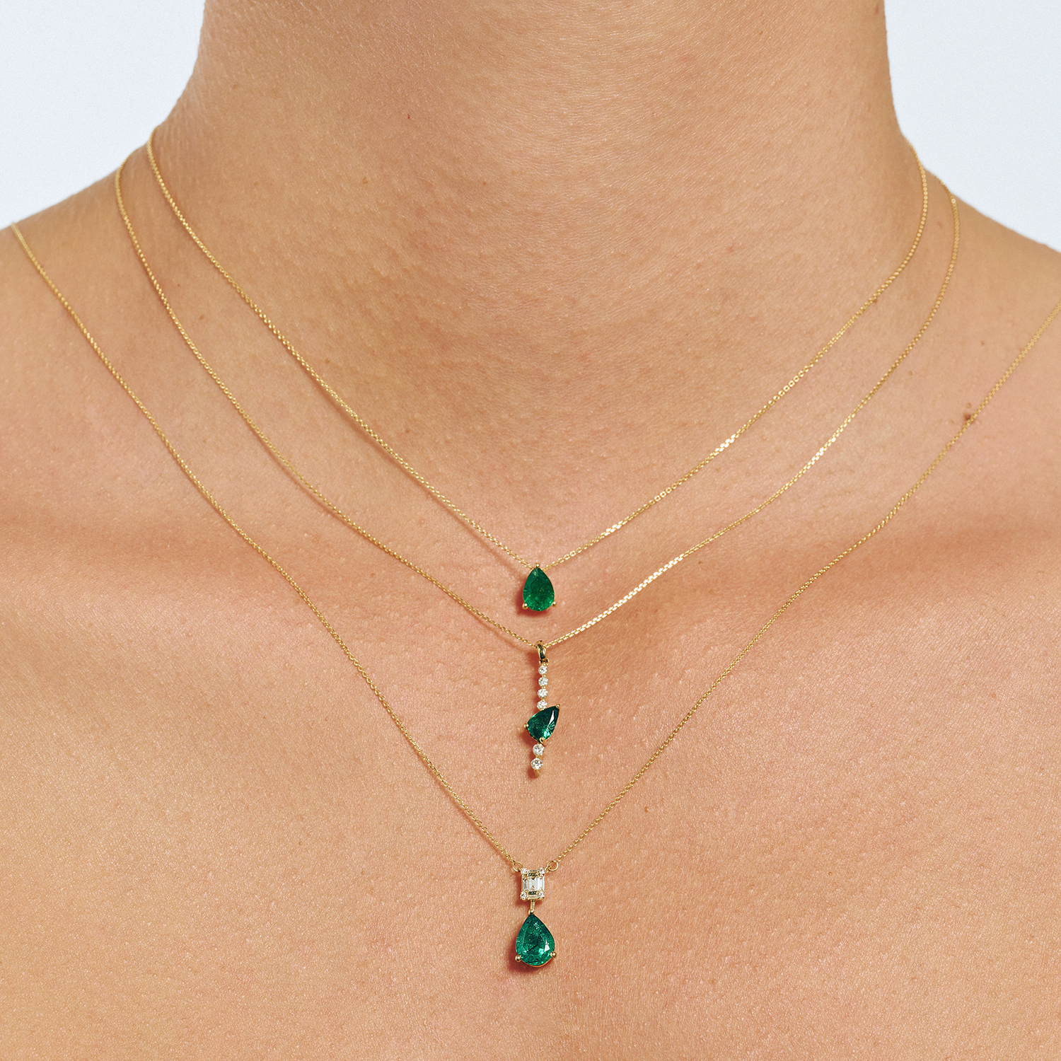 K18 GOLD NECKLACE WITH POIR EMERALD