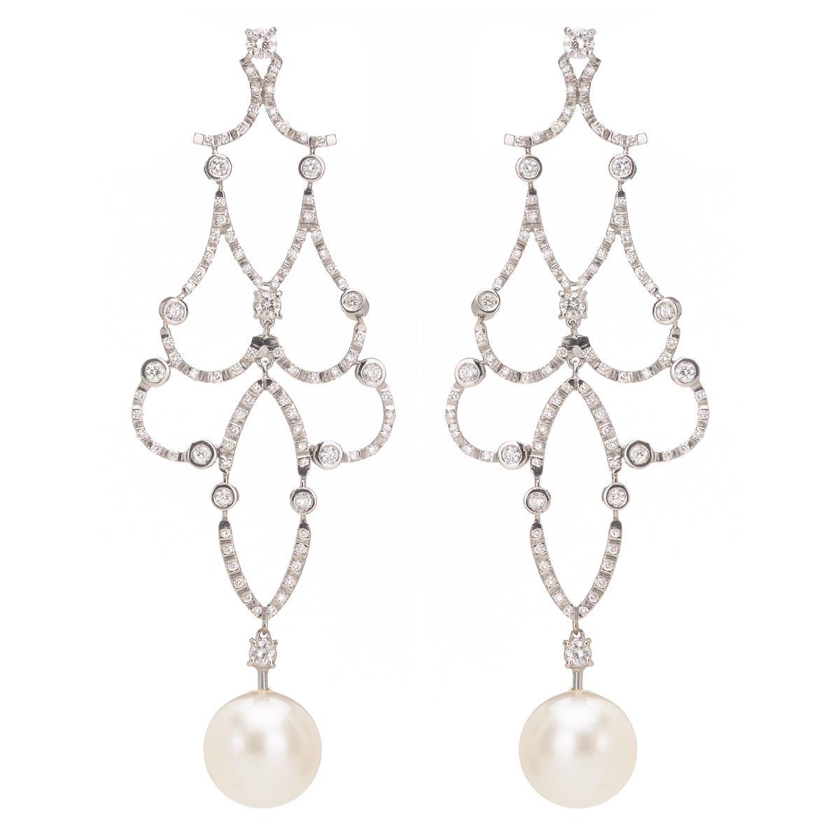 WHITE GOLD EARRINGS K18 WITH SOUTH SEA AND DIAMONDS