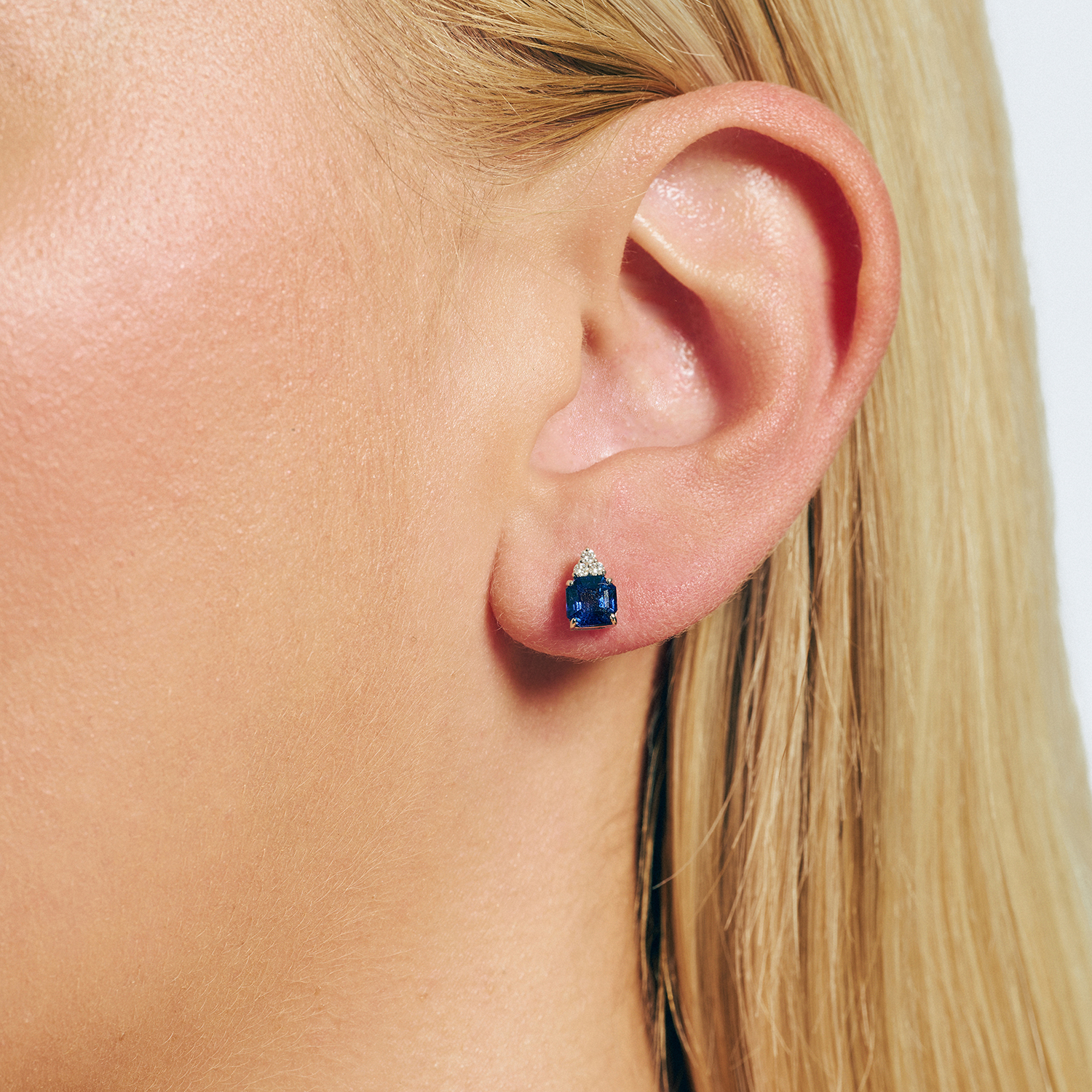 K18 WHITE GOLD EARRINGS WITH DIAMONDS AND SAPPHIRES