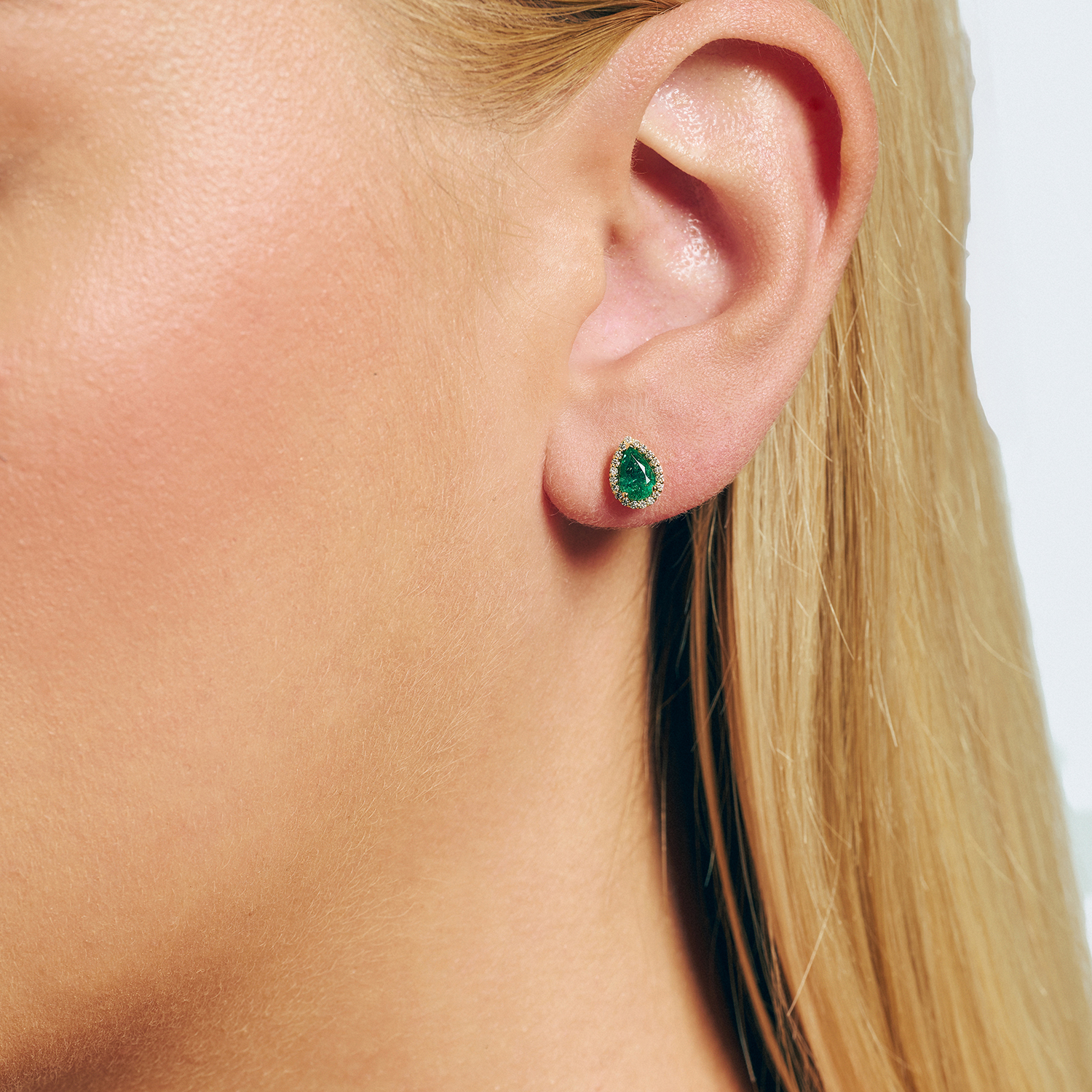 K18 EARRINGS WITH DIAMONDS AND EMERALDS