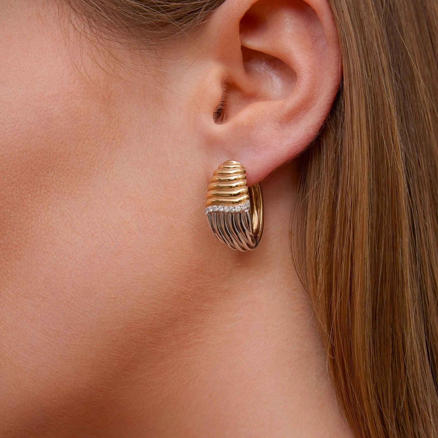 YVONNE LEON TWO-TONE WAVE HOOP EARRINGS BERLINGOT