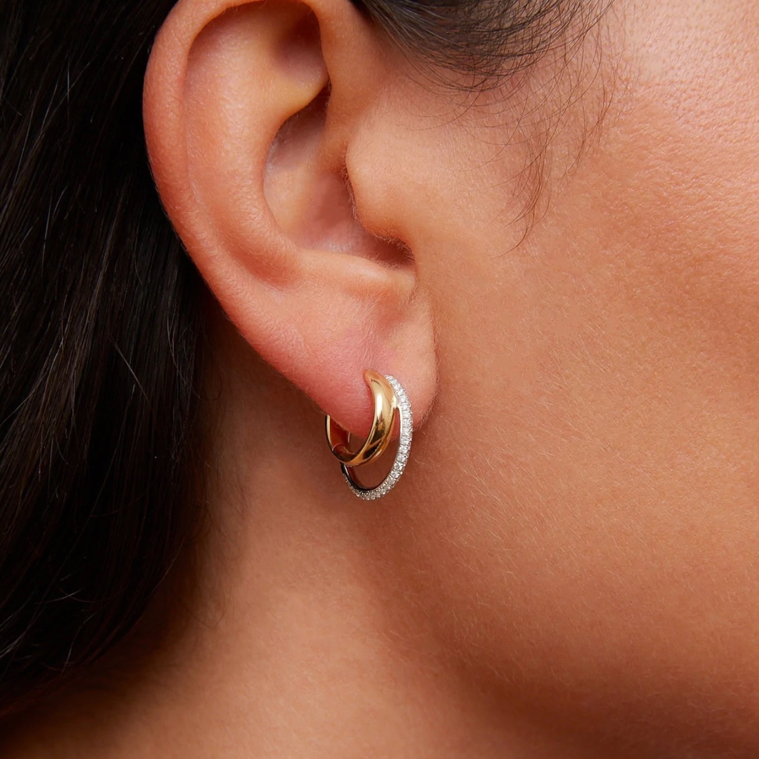 YVONNE LEON OFFSET HOOP EARRINGS WITH DIAMONDS