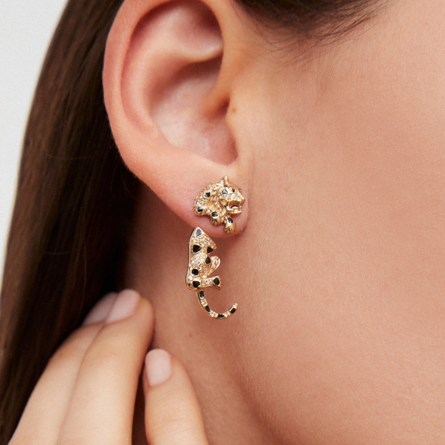 YVONNE LEON LEOPARD CHIP SINGLE EARRING WITH WHITE DIAMONDS, YELLOW SAPPHIRES AND SPINEL